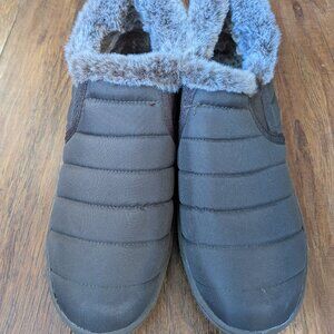 Fuzzy Slippers / Shoes